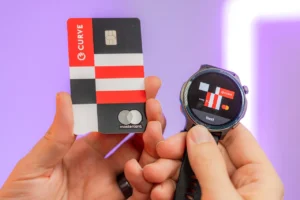 Curve karta podporuje platenie takmer všetkými smart hodinkami s touto funkciou