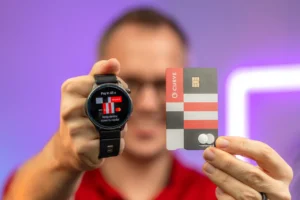 Curve karta podporuje platenie takmer všetkými smart hodinkami s touto funkciou