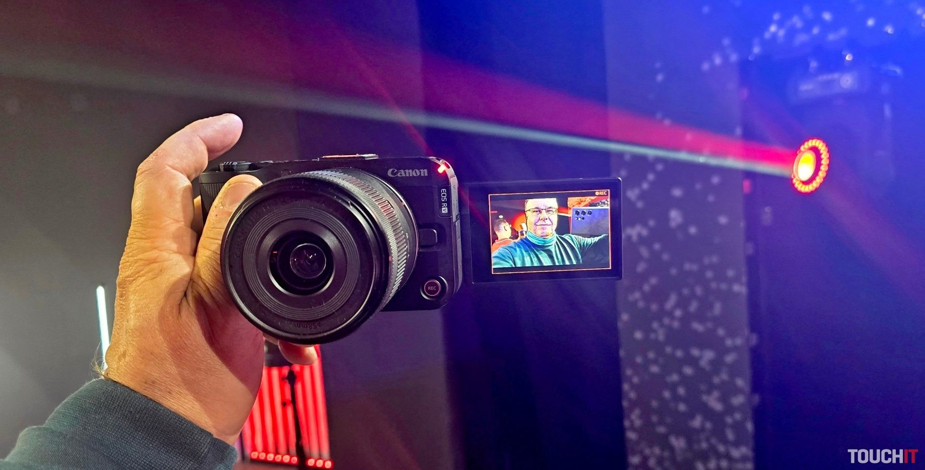 Canon prináša nové fotoaparáty na tvorbu videa. Sú ľahko prenosné a urobia krajšie video ako smartfón