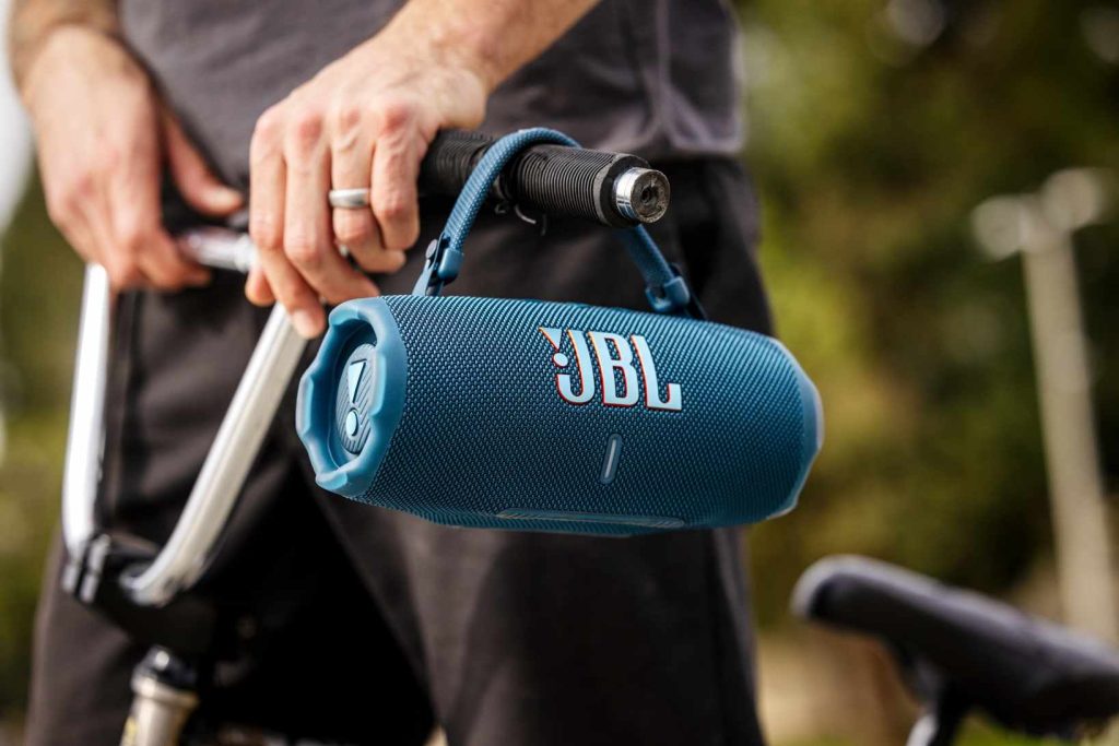 JBL Charge 6 Lifestyle 2
