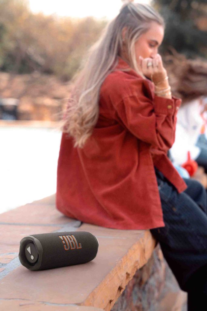 JBL_Flip 7_LIFESTYLE_1
