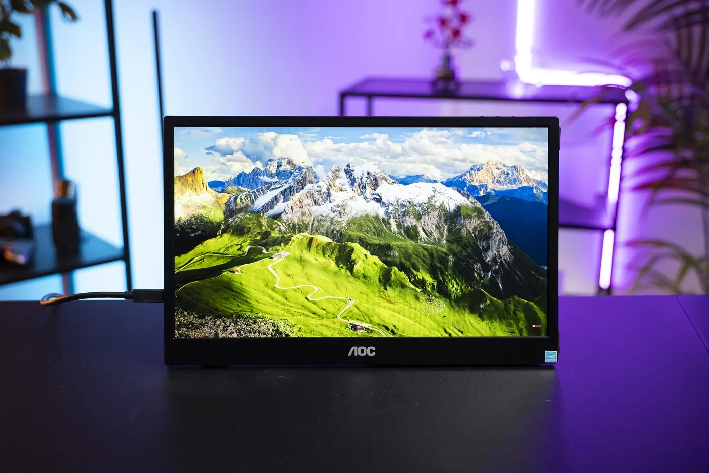 AOC 16T3EA: Prenosný monitor nielen pre prácu na cestách (RECENZIA)