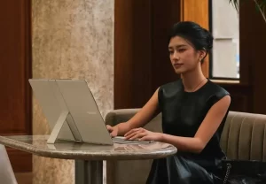 Huawei MateBook Fold Ultimate: Skladací notebook s displejom, ktorý sa zloží z 18 na 13 palcov