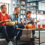 Slováci sa na hokej chystajú vo veľkom: nové televízory, fanúšikovské outfity aj zásoby na zápasy. Allegro ukazuje trendy pred šampionátom