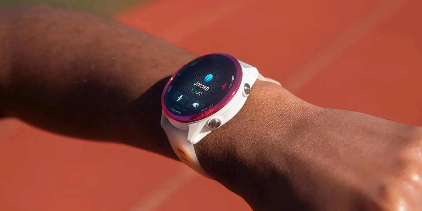 Garmin Forerunner 570 dostali telefonovanie, triatlonové tréningy a atypický senzor tepu