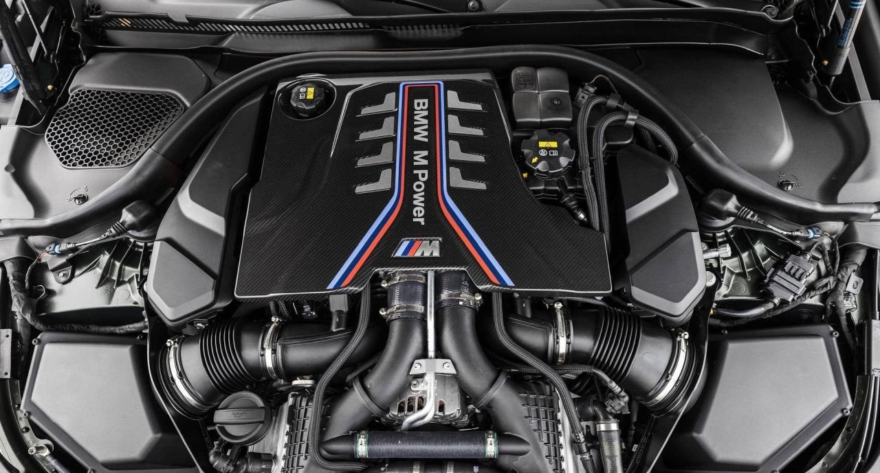 BMW: Ak má byť budúcnosť elektrická, tak musí byť financovaná novými benzínovými motormi  