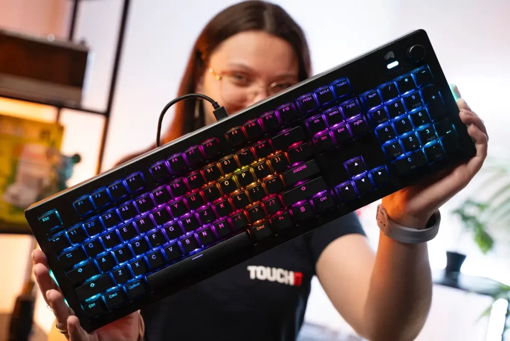 Glorious GMMK 3 a Model D 2 Wireless