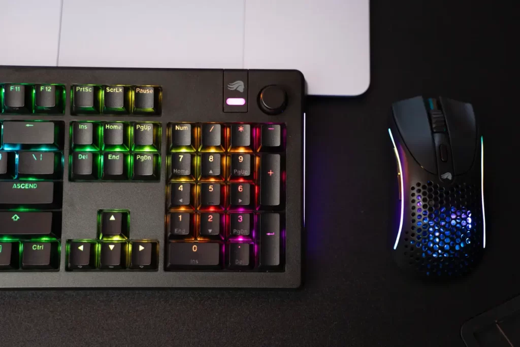 Glorious GMMK 3 a Model D 2 Wireless