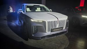 Na Slovensko vstupuje ďalšia čínska automobilka: červená vlajka Hongqi