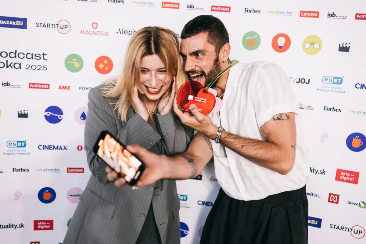 Orange Podcast roka 2025: Najobľúbenejším podcastom roka je Ťažký týždeň, zvíťazila Adela aj Závodský