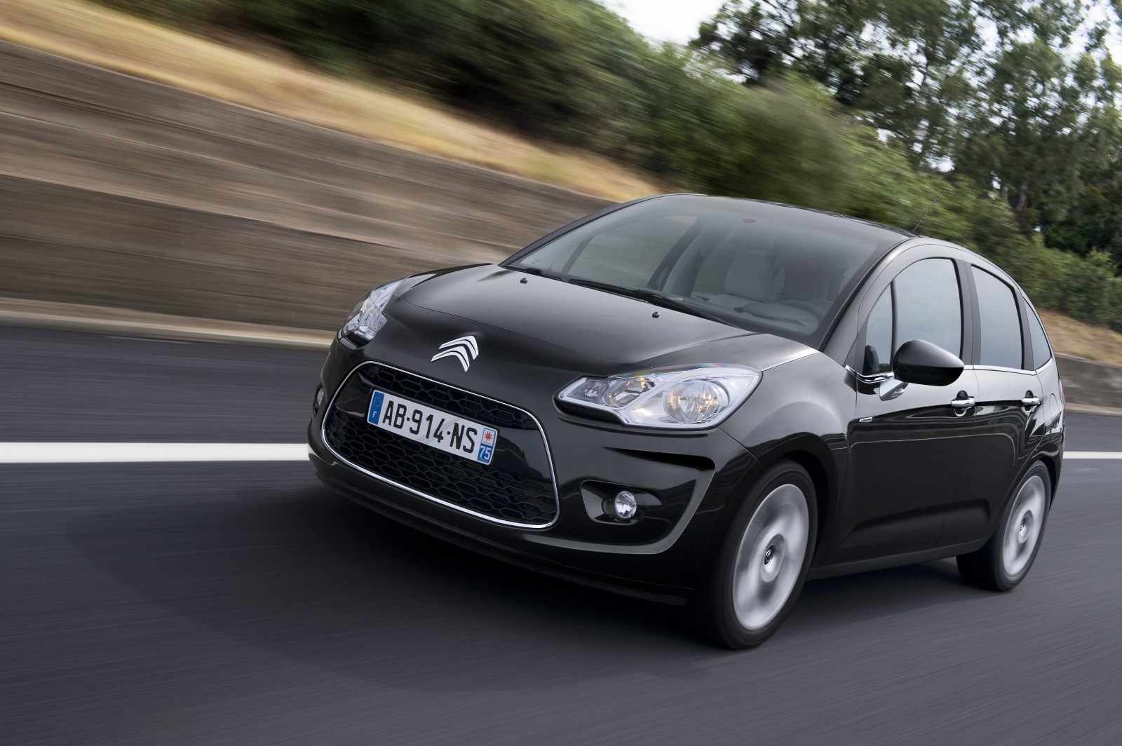 Stellantis vyzýva na okamžité zastavenie používania vozidiel Citroën C3 a DS3
