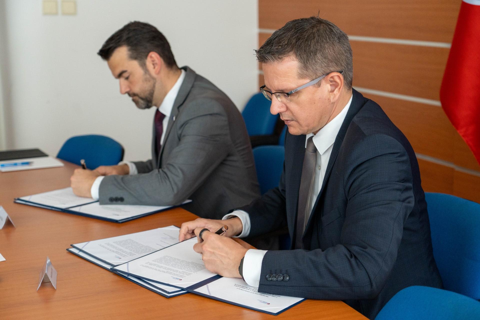 U telekomunikačných operátorov sa čoskoro preukážete mobilným telefónom