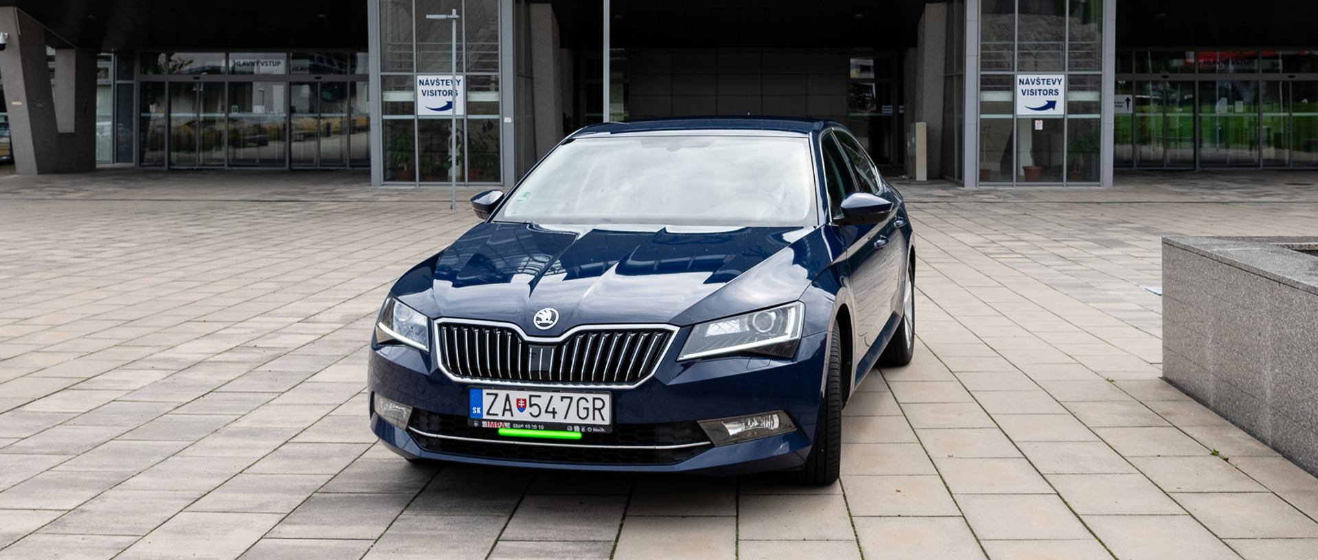 Predné zelené brzdové svetlo: účinná pomoc proti zraneniam a škodám