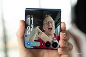 Selfie fotka s Galaxy Z Flip7