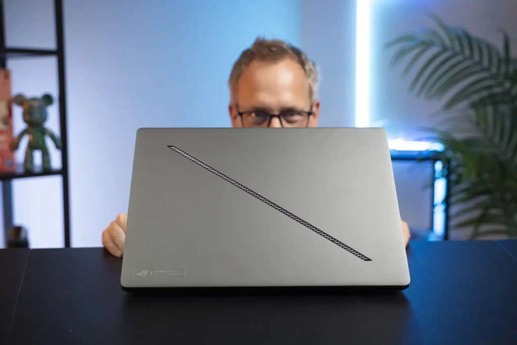 ROG Zephyrus G16 (2025)