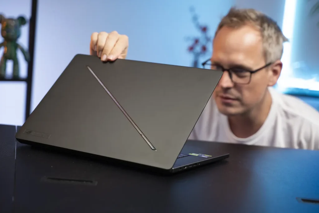 ROG Zephyrus G16 (2025)