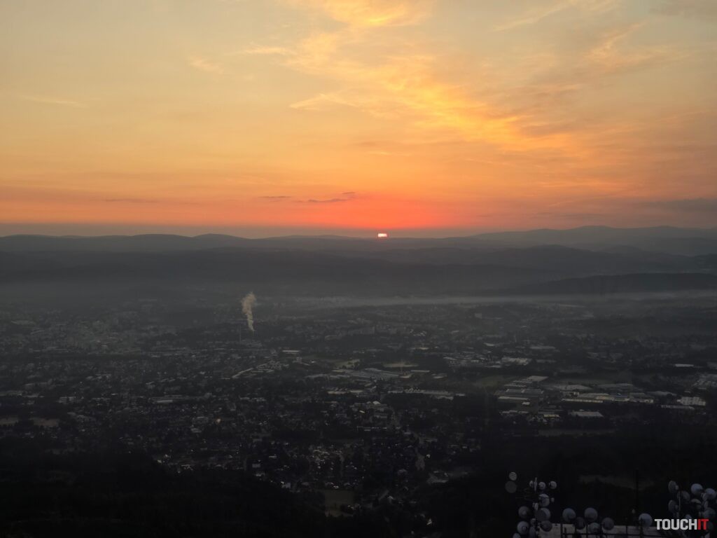 Podanie farieb pri hlavnou fotoaparáte