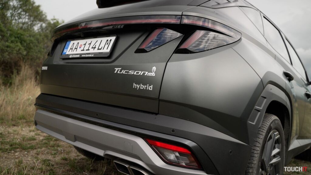 Vozidlo Hyundai Tucson s čisto hybridným pohonom sme mali v výročnej verzii s bohatou výbavou