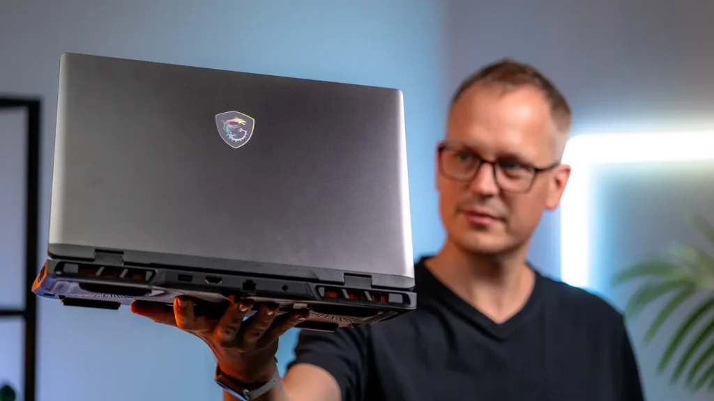 MSI Crosshair A16 HX D8W