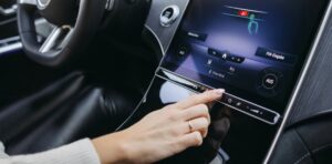 Vodiči Mercedes-Benz budú môcť zaplatiť priamo vo vozidle, a to potvrdením s odtlačkom prsta