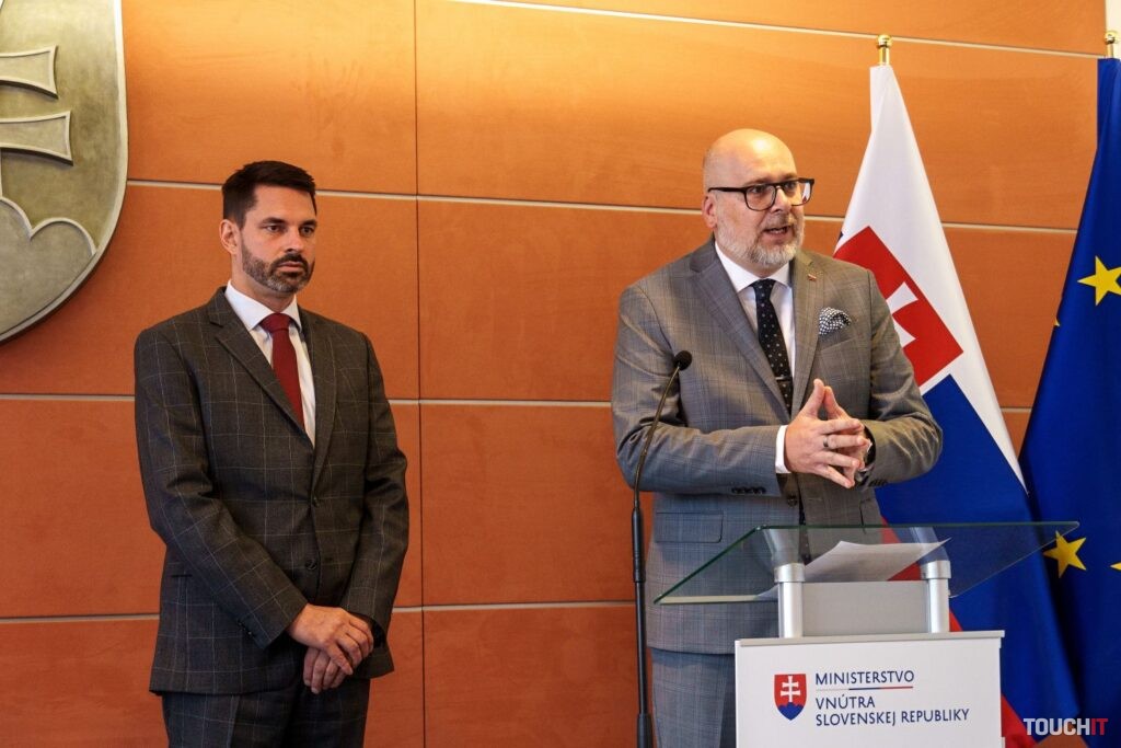 Účastníci tlačovej konferencie