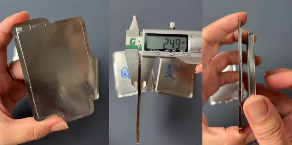 Batéria iPhonu 17 Air a porovnanie s batériou iPhonu 17 Pro (vpravo)