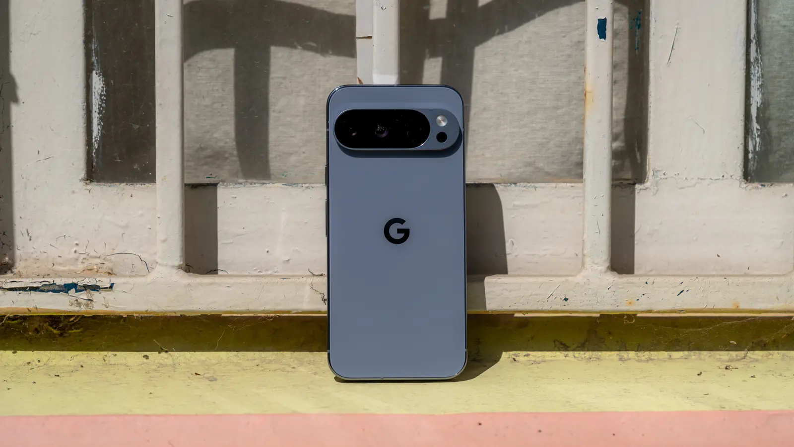 Volanie cez WhatsApp bez signálu, revolúcia iPhone, recenzia Pixel 10 Pro XL a ďalšie novinky týždňa