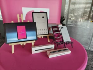 T Phone 3 a T Tablet 2