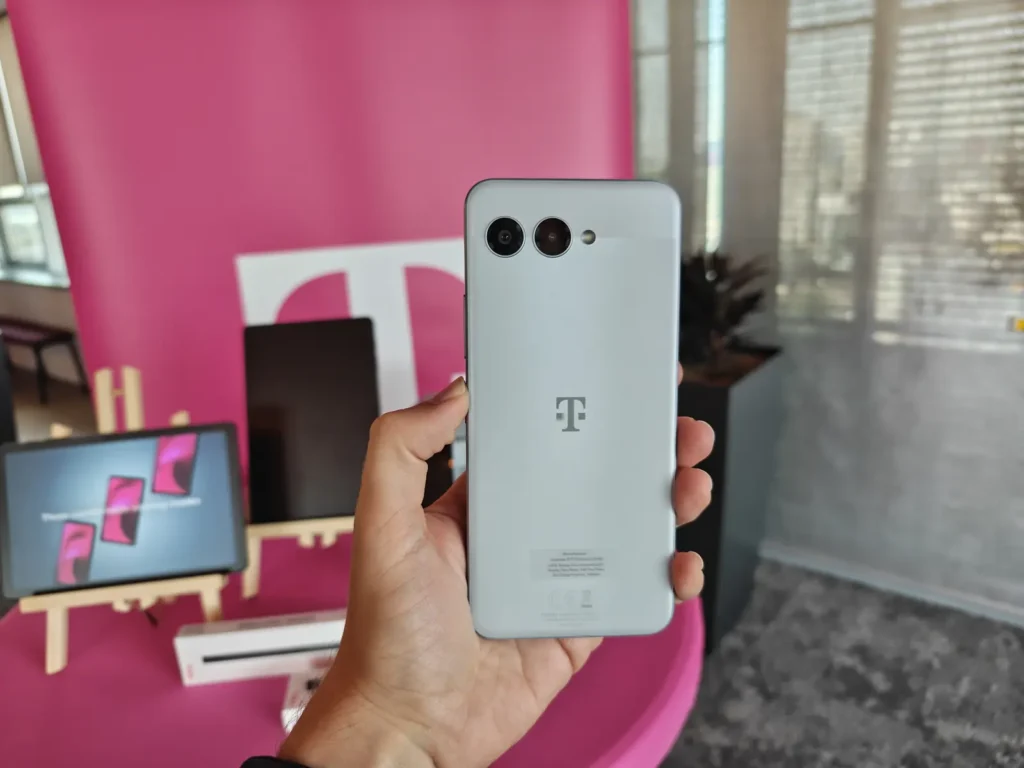 T Phone 3 a T Tablet 2