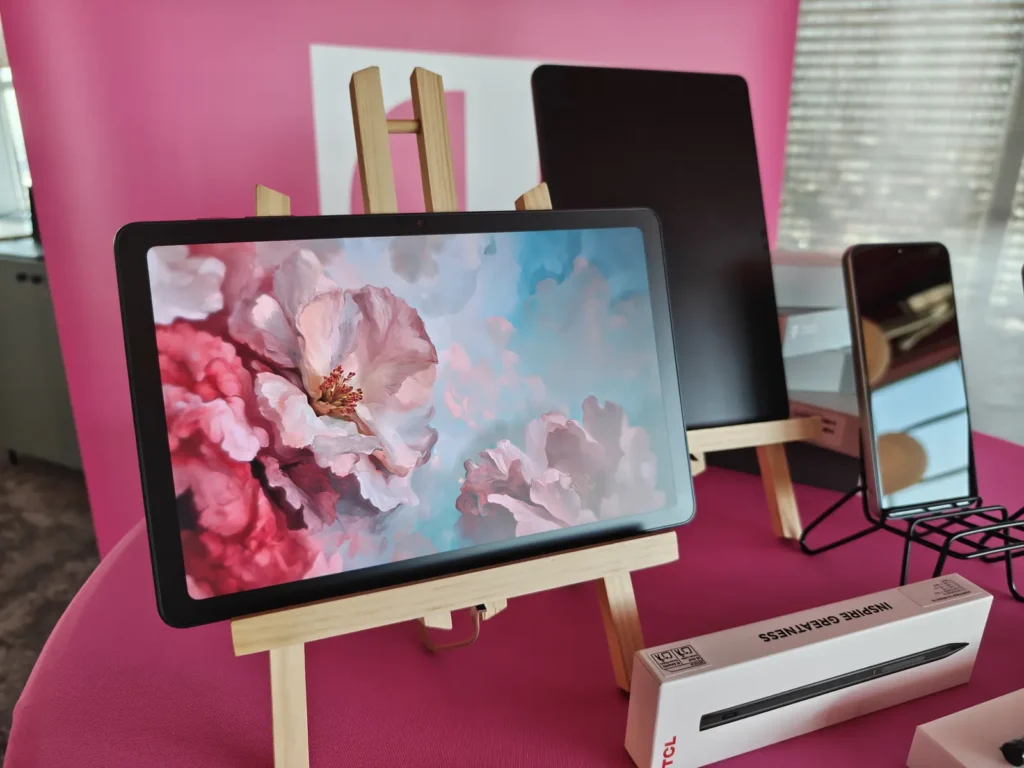 T Phone 3 a T Tablet 2