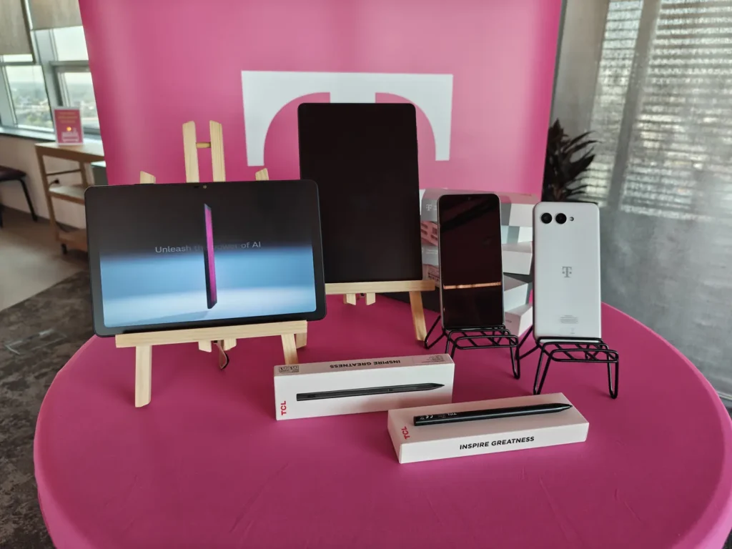 T Phone 3 a T Tablet 2