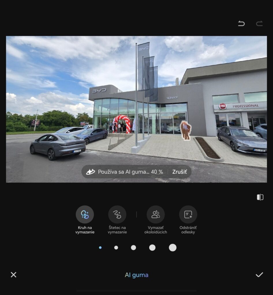 Jedna osoba je už odstránená a na druhej skupine sa práve pracuje