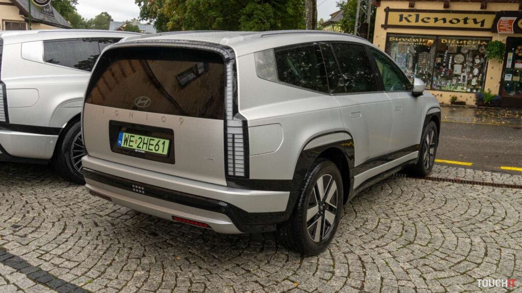 Zadná časť IONIQ 9 pripomína loď