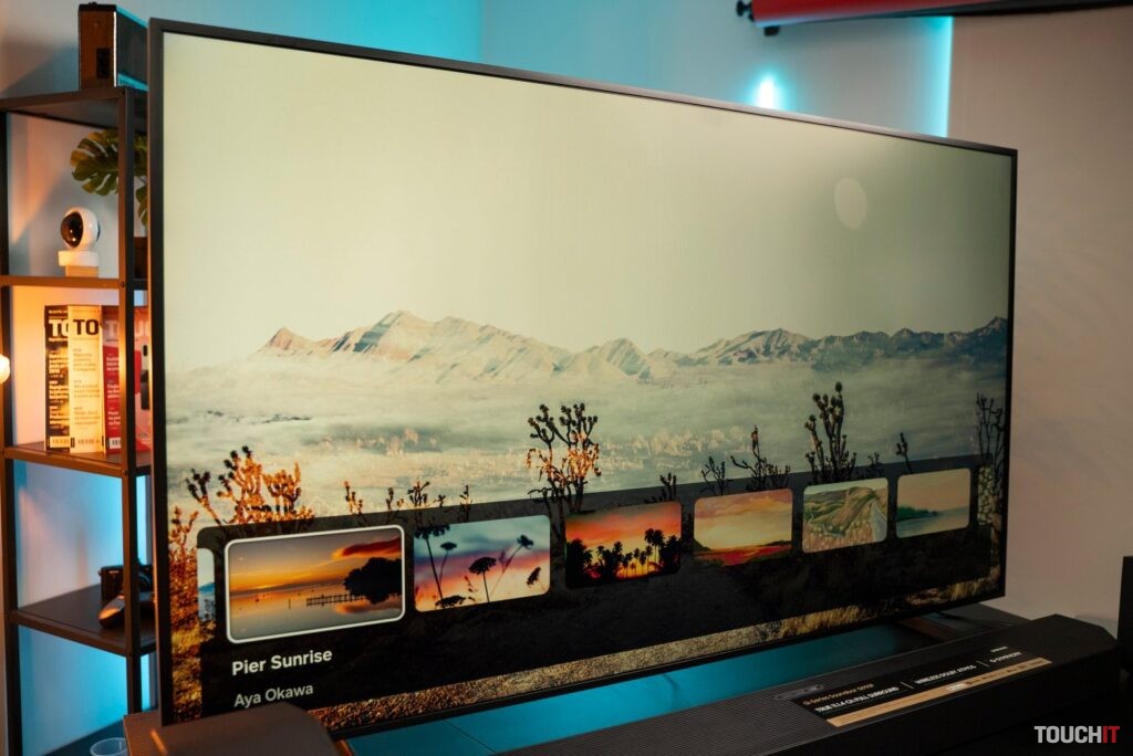 Výber z umeleckých diel a prispôsobenie ich zobrazenie okolitému prostrediu