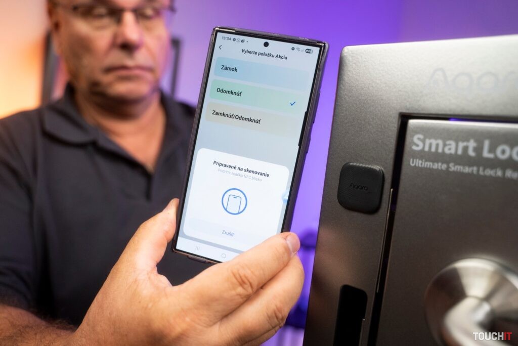 Čo sa bude diať po priblížení sa smartfónu k NFC nálepke