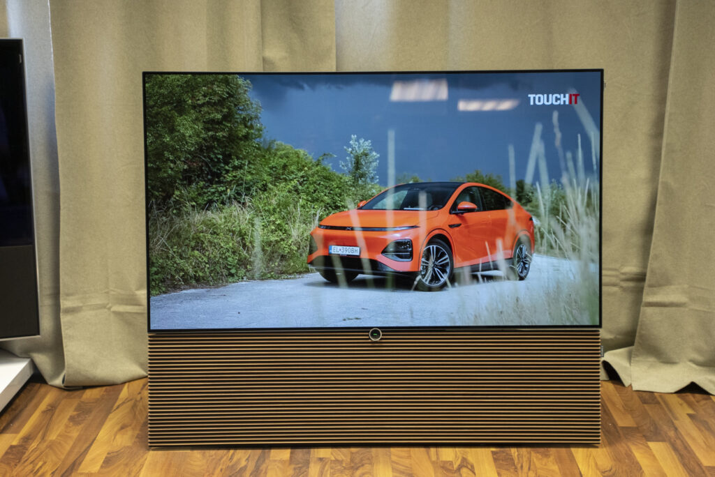 CANVAS SOLO s nasadeným televízorom