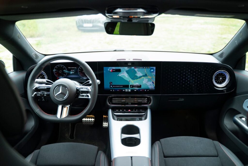 Mercedes-Benz CLA 350 4MATIC