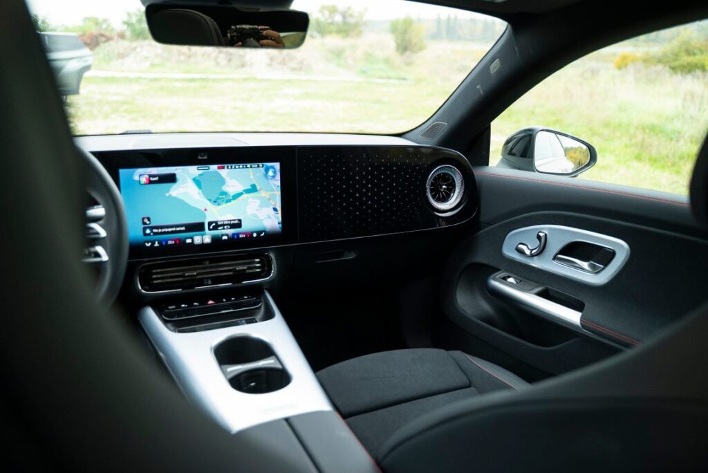 Mercedes-Benz CLA 350 4MATIC