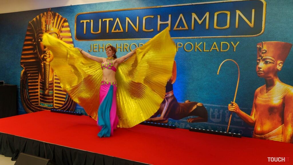 Hlavné pódium s dobovými tancami