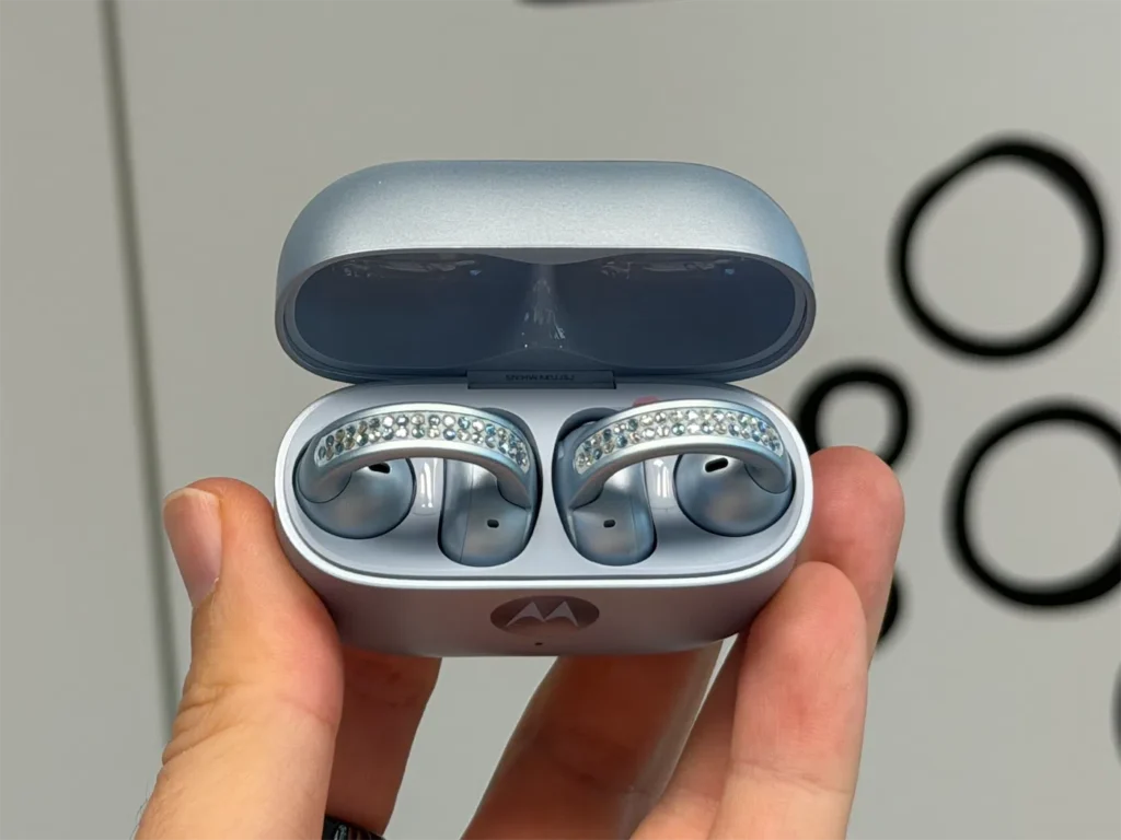 Motorola Razr 60 8GB/256GB + Moto Buds Loop Pantone ICE Melt Crystal by Swarovski