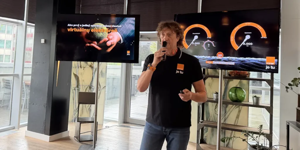 Eric Maintenay, Chief Technical Officer spoločnosti Orange Slovensko, vysvetľuje fungovanie virtuálnej elektrárne