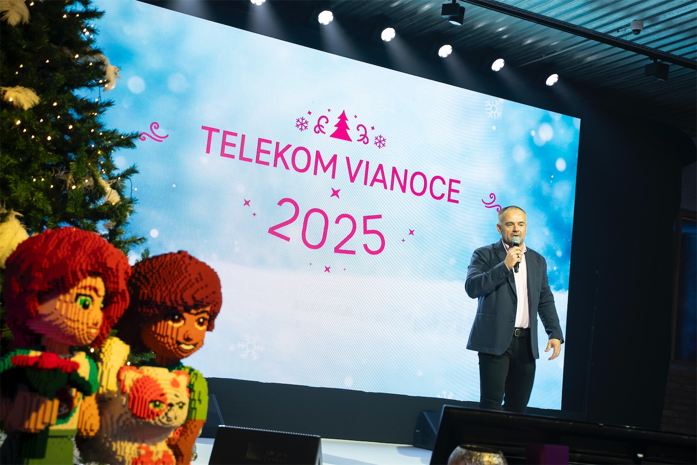Telekom Vianoce 2025 sú tu. Darčeky dostanú všetci a môžete vyhrať auto