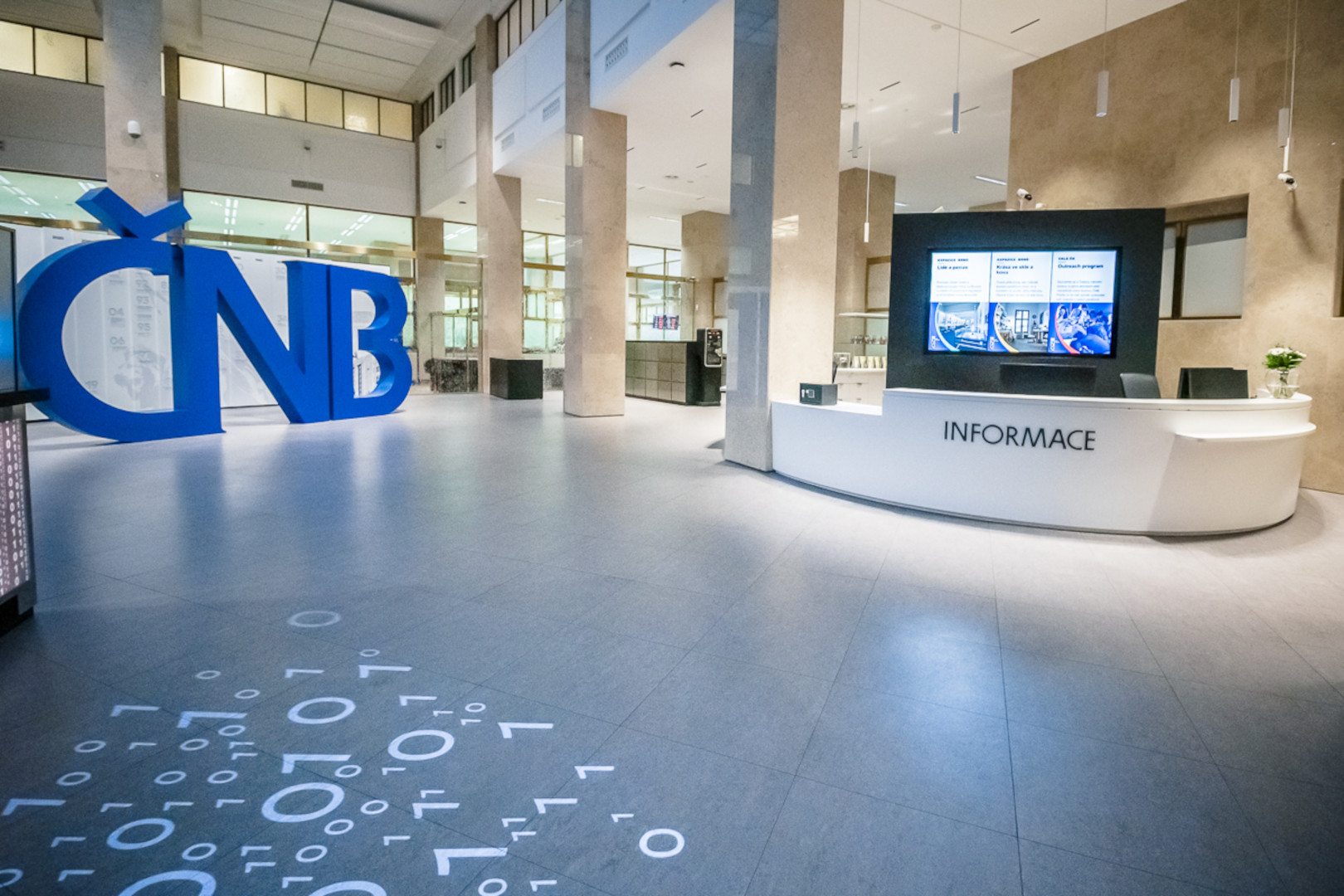 CNB a_za_menou_praha_02