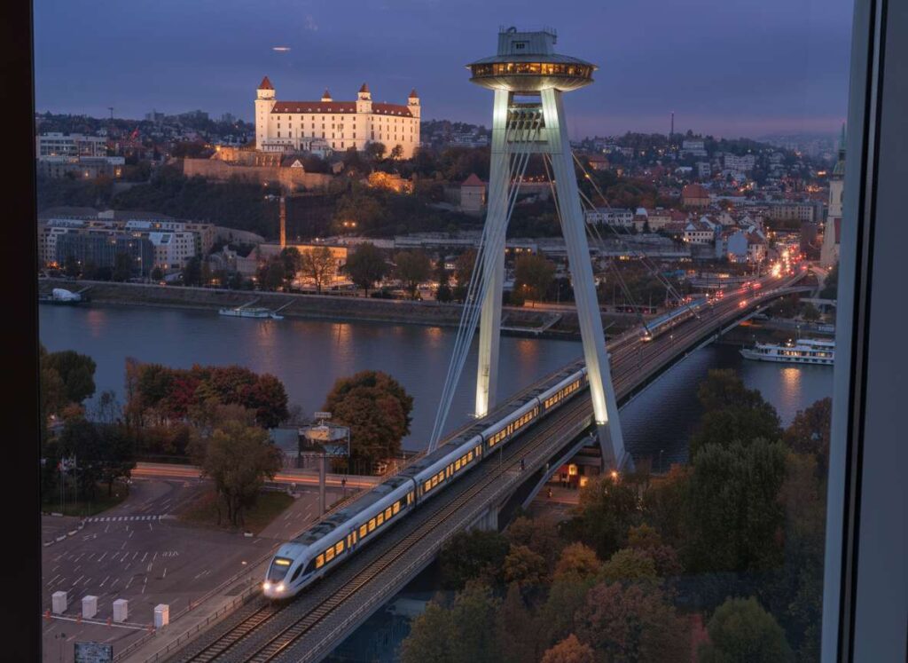 Evening Railway Bridge AI cez Google Mixboard