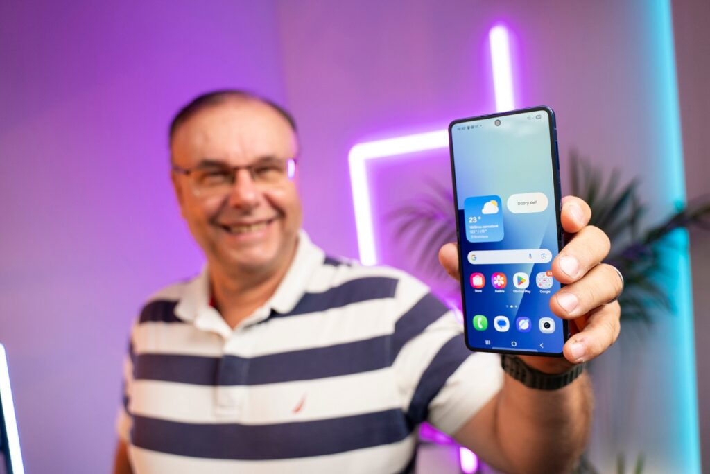 Galaxy Z Flip 7 v rozloženom stave