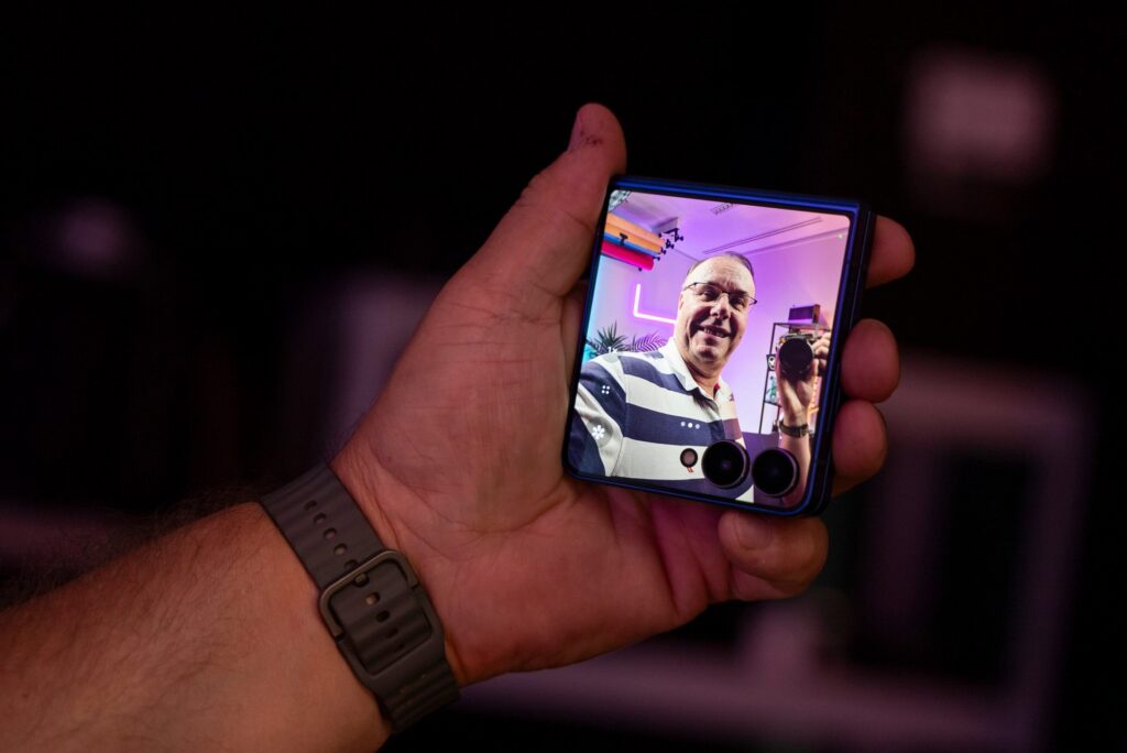 Galaxy Z Flip 7 výborne fotí aj v zhoršených svetlených podmienkach