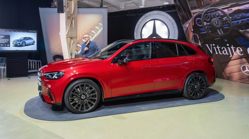 Mercedes GLC z bočného pohľadu