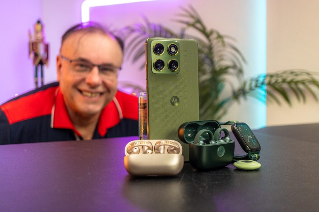 Kompletný obsah darčekového balenia Motorola Edge 70