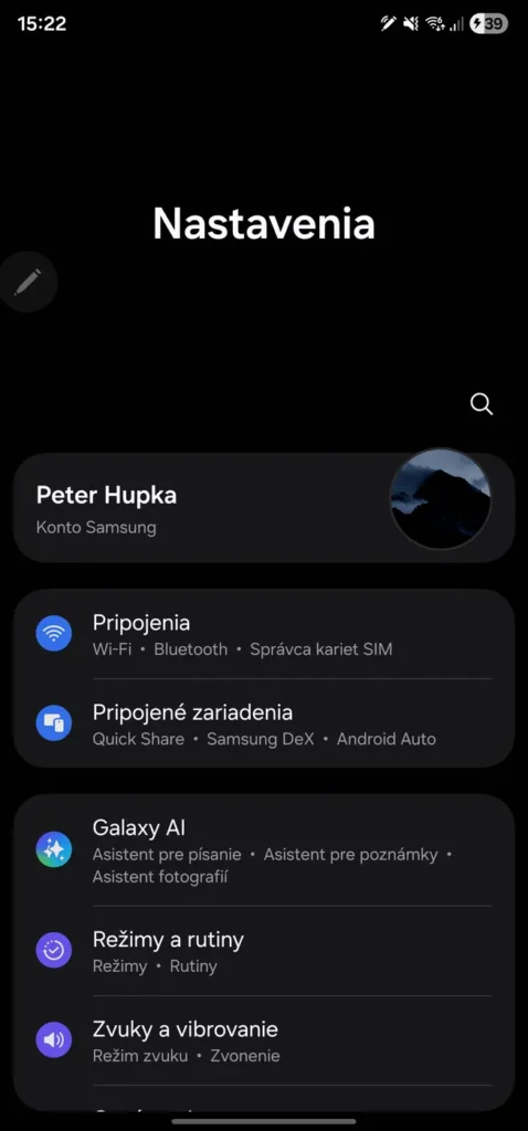 Samsung One UI s bočnými panelmi Samsung One UI s bočnými panelmi