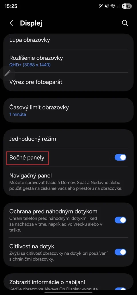 Samsung One UI s bočnými panelmi